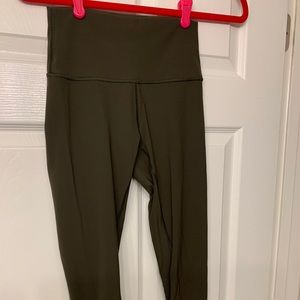 Lululemon Luxtreme Wunder Under 3/4 Leggings